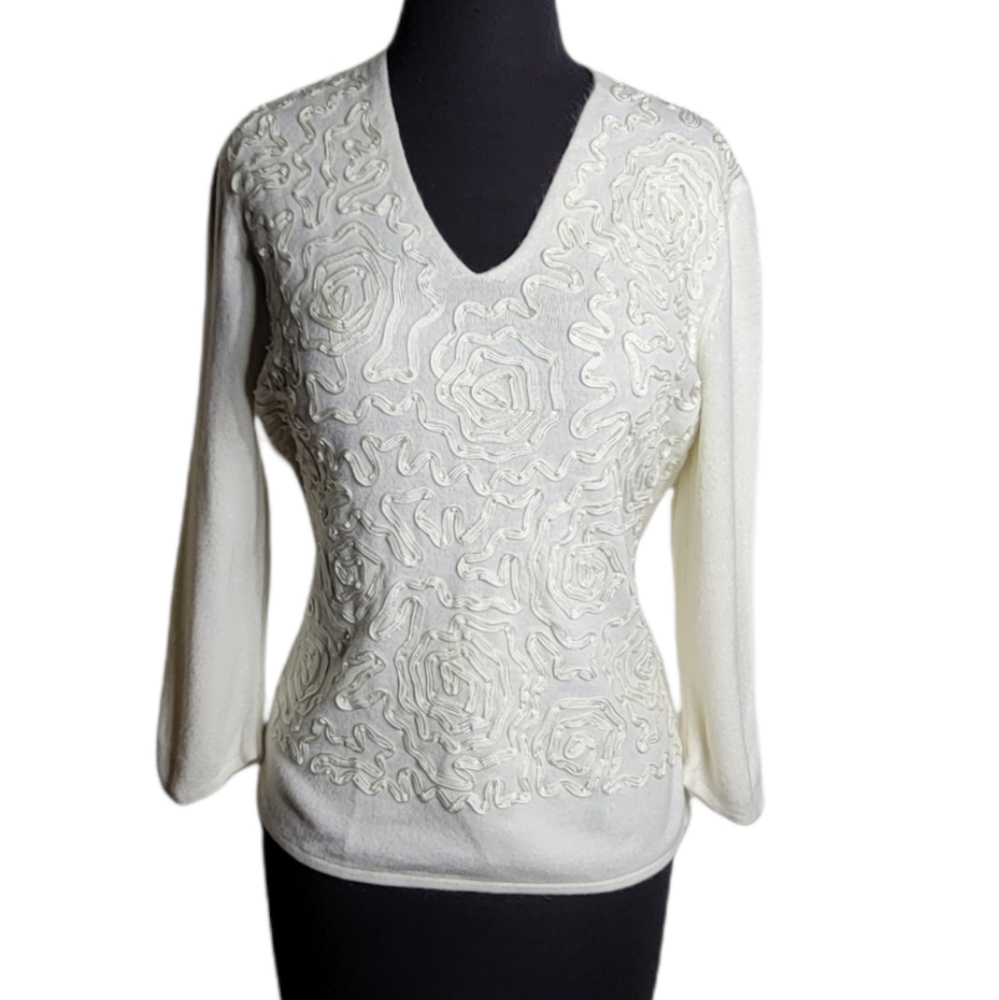 Designers Originals cream v neck sweater medium floral applique 3/4 sleeve knit
